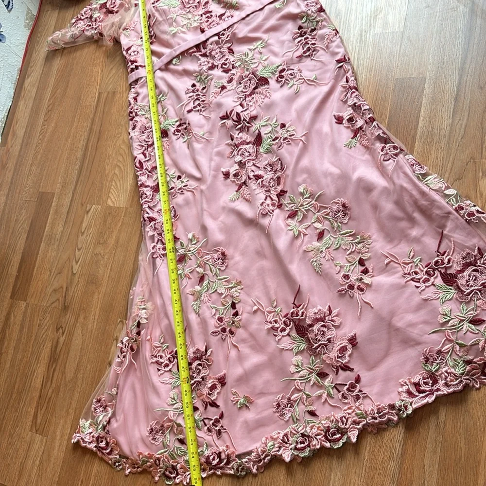 NWDT J.J.’s House, romantic pink embroidered special occasion dress. Size 2X. - Picture 15 of 16